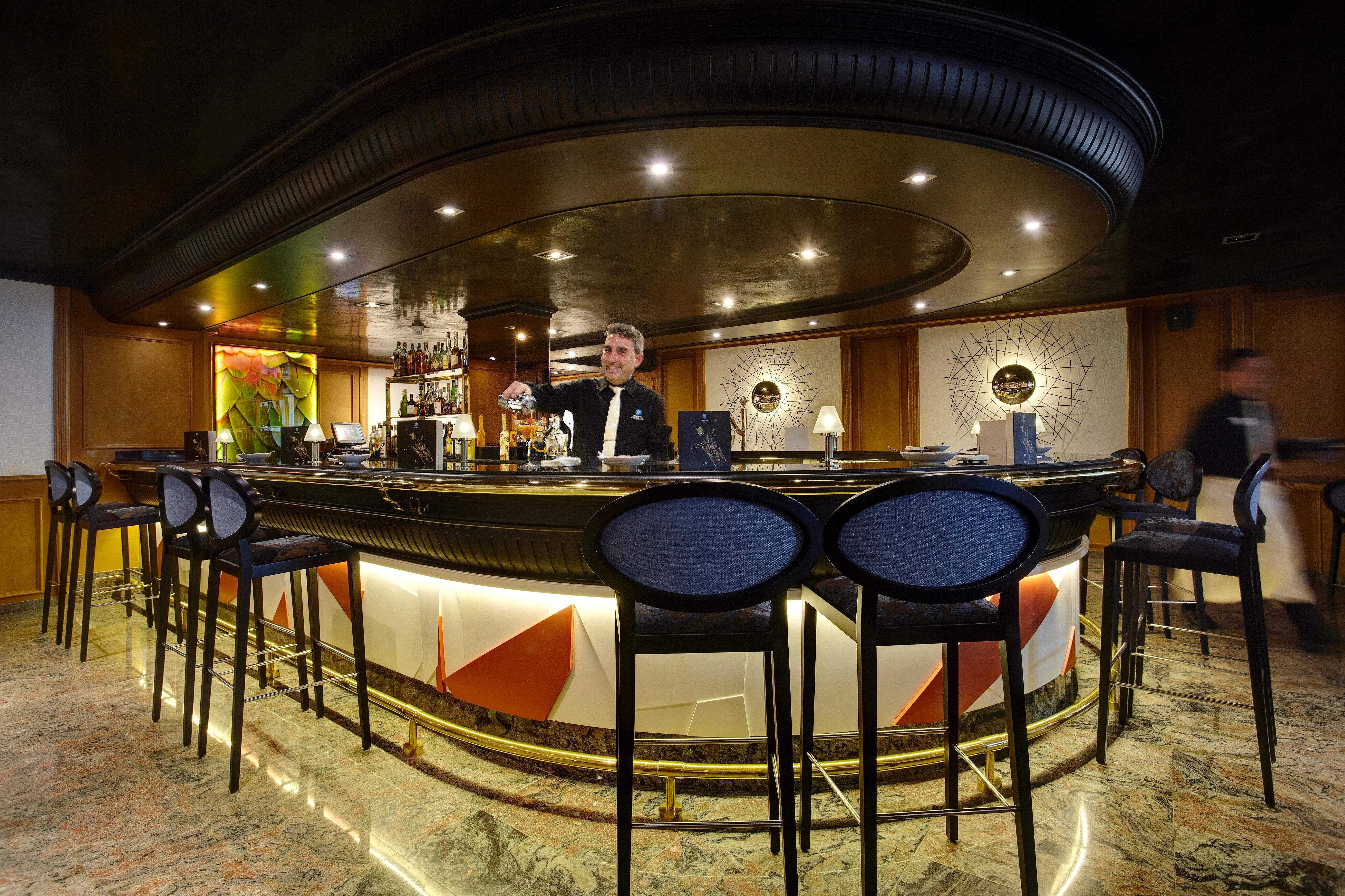 Grupotel Parc Natural & Spa Playa de Muro  Dış mekan fotoğraf A bar on a cruise ship