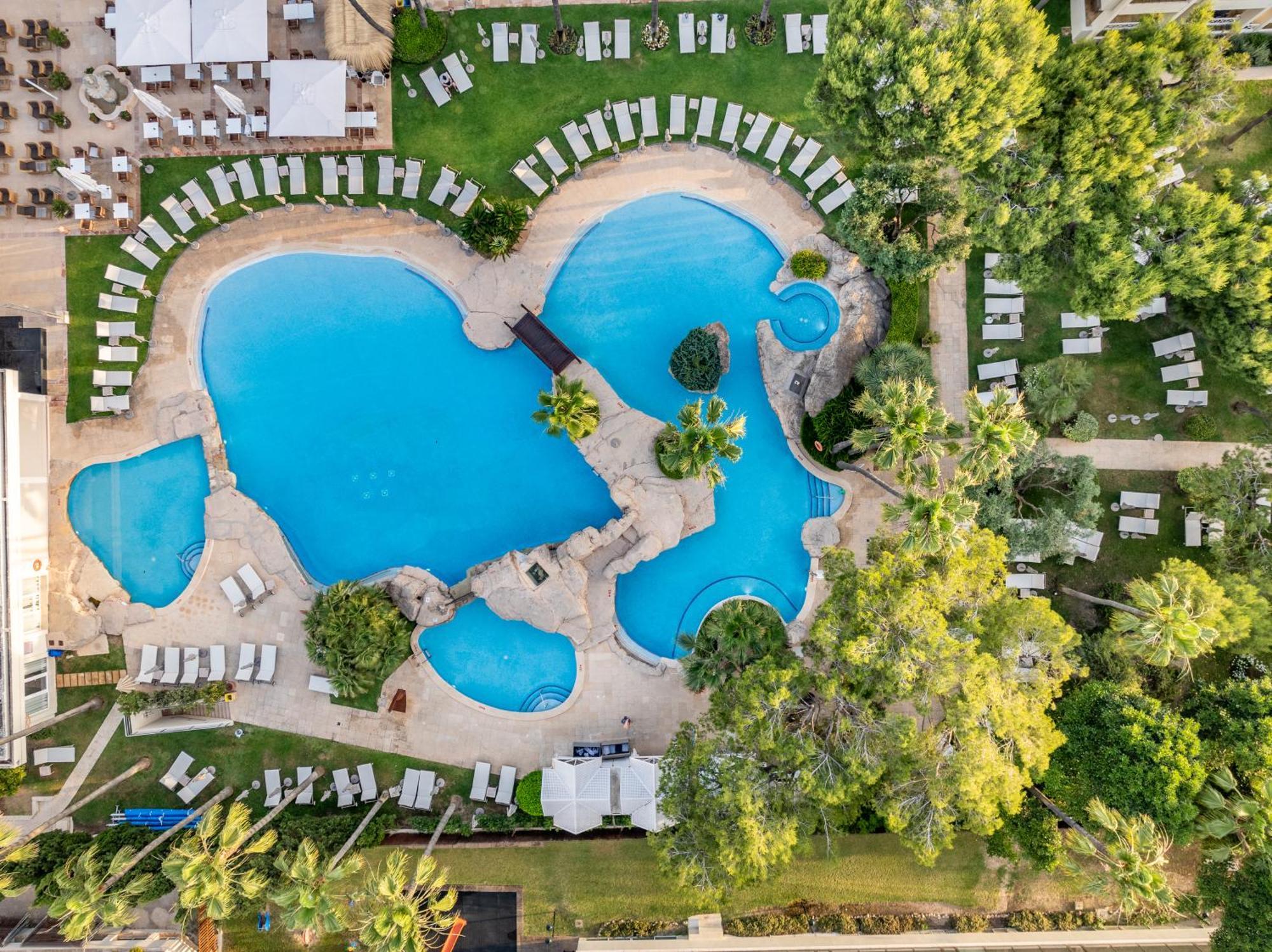 Grupotel Parc Natural & Spa Playa de Muro  Dış mekan fotoğraf Aerial view of the pool