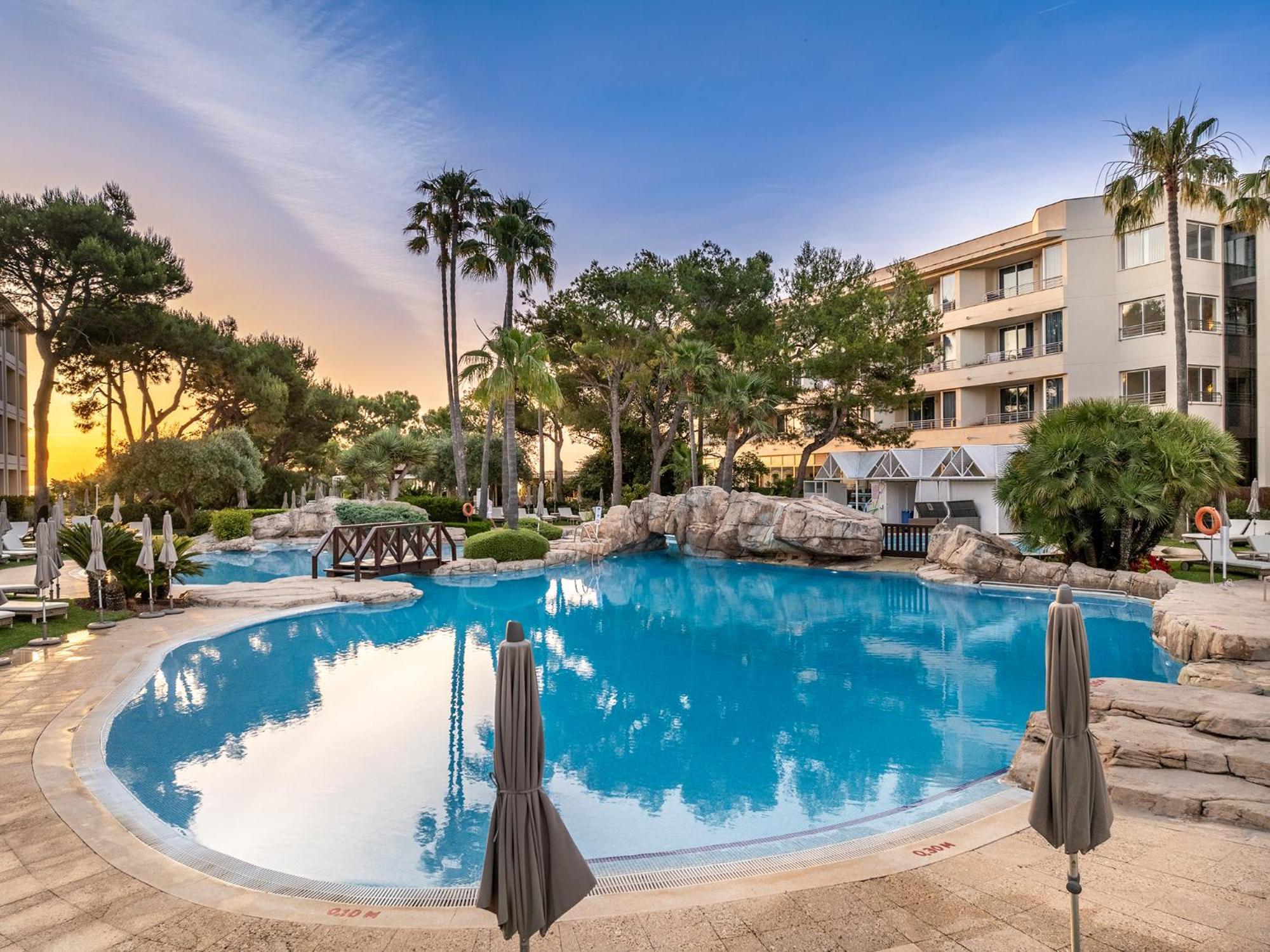 Grupotel Parc Natural & Spa Playa de Muro  Dış mekan fotoğraf The pool at the hotel