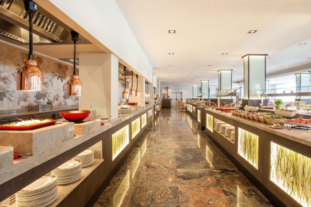 Grupotel Parc Natural & Spa Playa de Muro  Dış mekan fotoğraf The buffet at the hotel